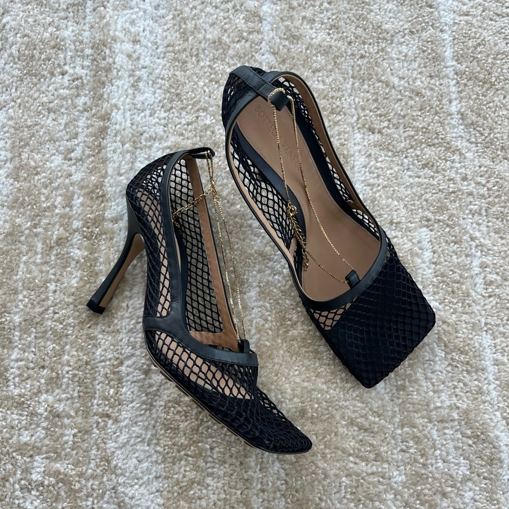 Bottega Veneta
Stretch Square-Toe Mesh Pumps